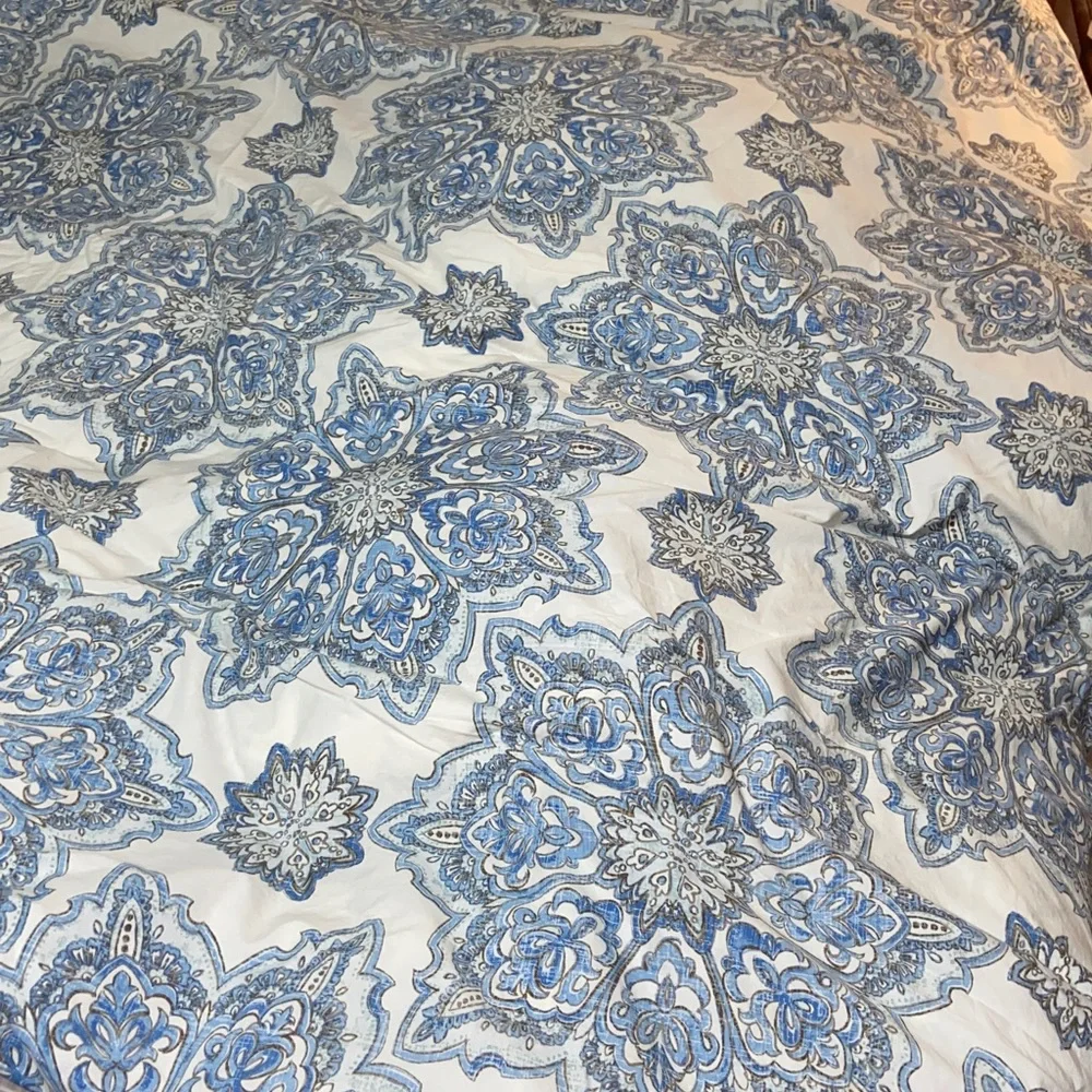 Pottery Barn Britt Medallion Queen Duvet